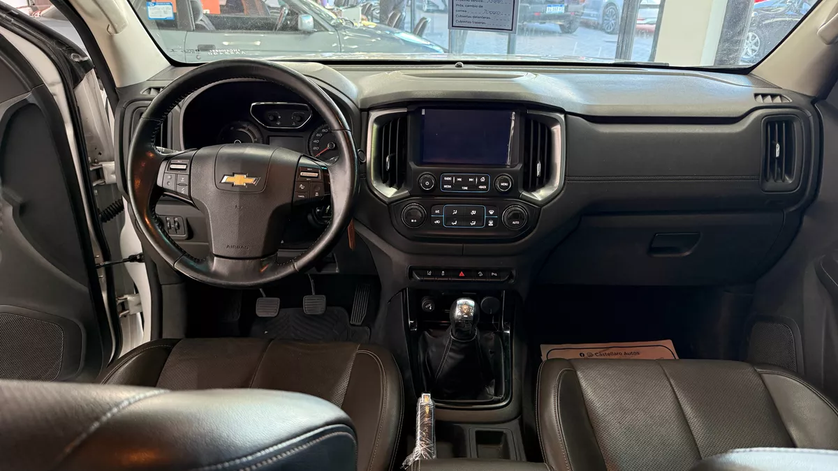 Chevrolet S10 interior